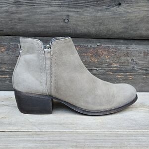 Clarks Maypearl Ramie, Olive Green, Distressed Nubuck, Leather Comfort Bootie 7M